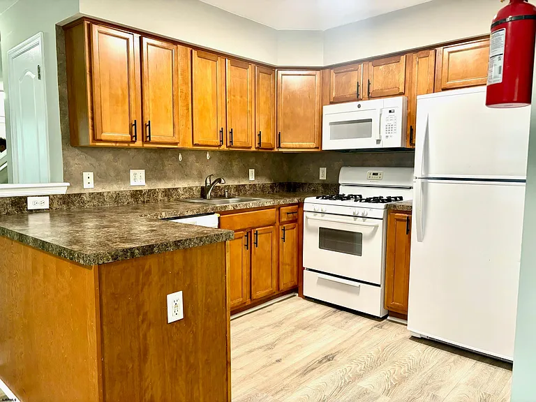 27 Oyster Bay Rd #G — Photo 12