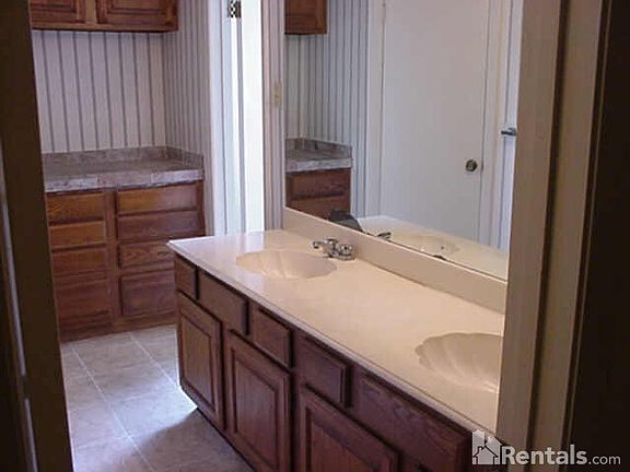 3rd image of 10838 Sugar Hill Dr APT A