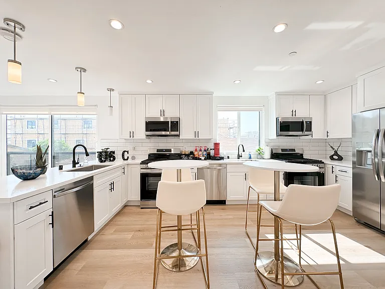 1338 West 35th Place — Photo 3