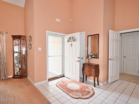 5th image of 258 Royal Oaks Dr
