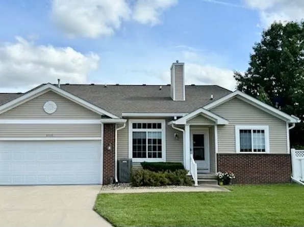 9516 Fir Ln, Johnston, IA 50131