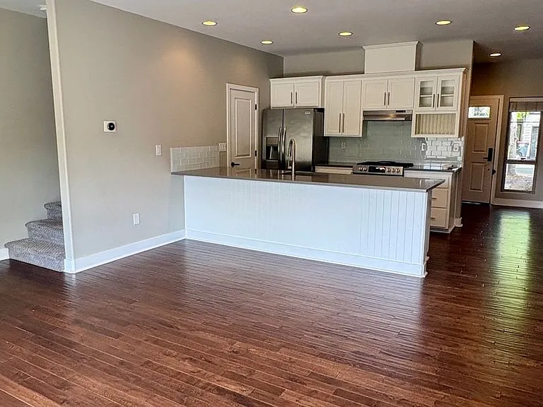283 Tyler Ave — Photo 6