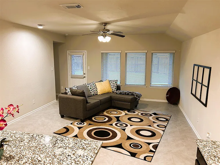 1402 Central Heights Dr — Photo 9