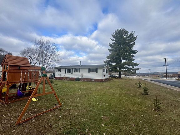 2nd image of 560 East Elm Street