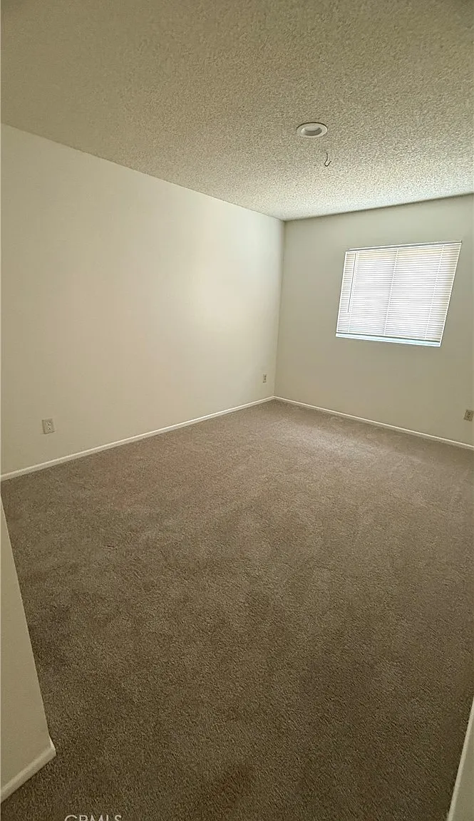 3 bed, 1492 sqft, $3,300 — Photo 4