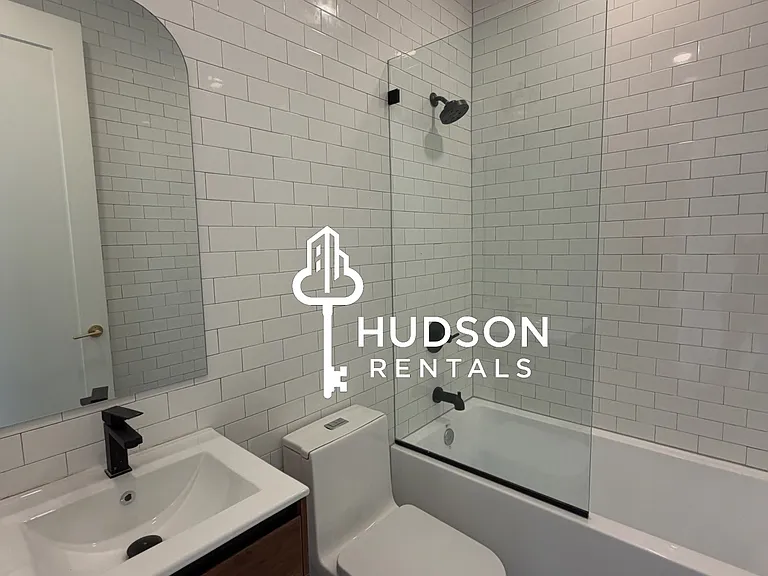 52 Grace St #3L — Photo 9