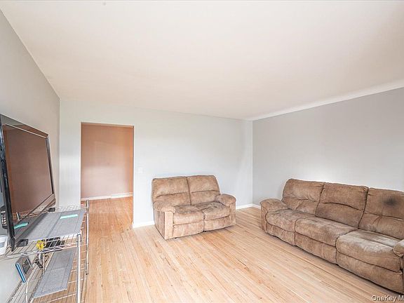 4th image of 457 Washington Avenue
