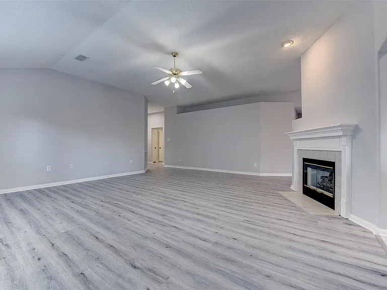 9026 Eaglecove Dr — Photo 10