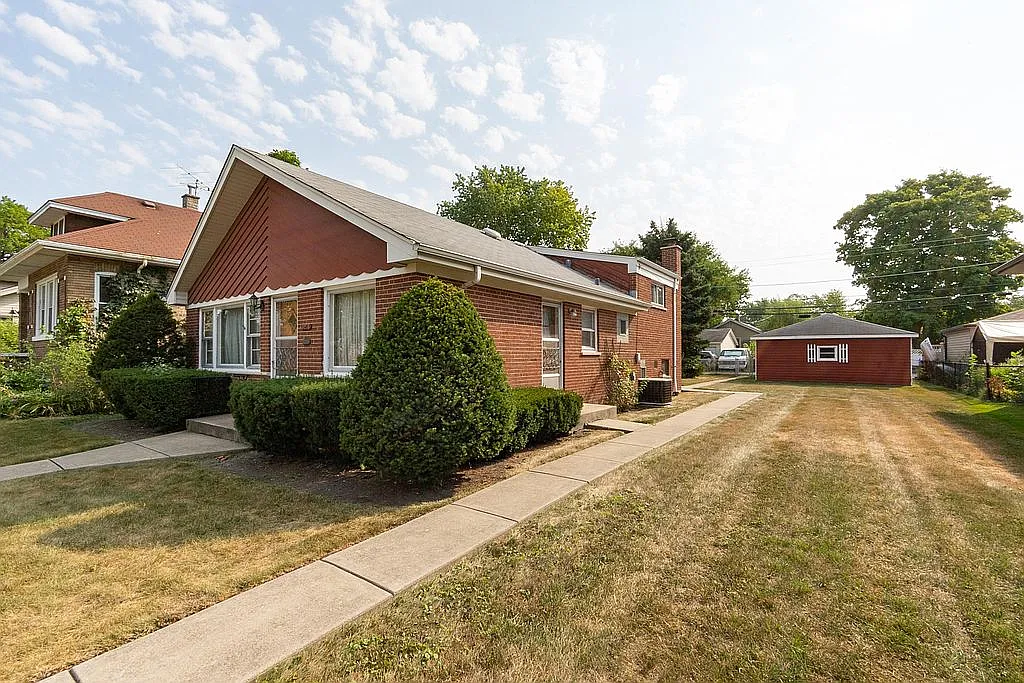 3213 Elm Ave photo 1