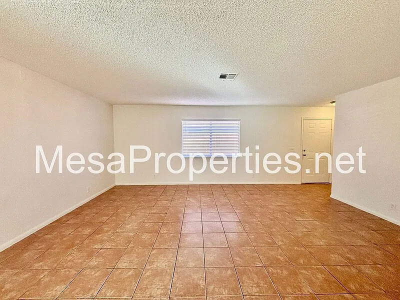 3 bed, 2.0 bath, 1150 sqft, $1,950 — Photo 2