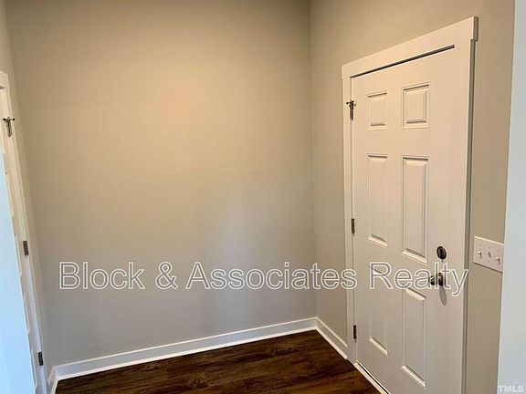 3rd image of 801 S Franklin St