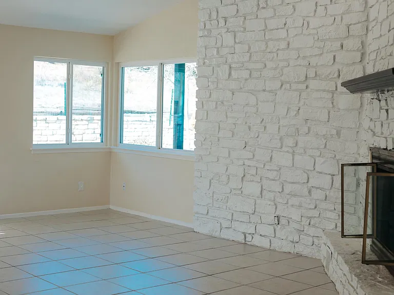 Lange living room with high ceilings