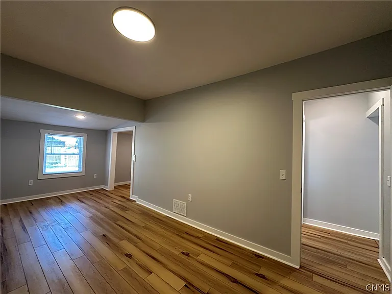 128 Caroline Ave — Photo 37