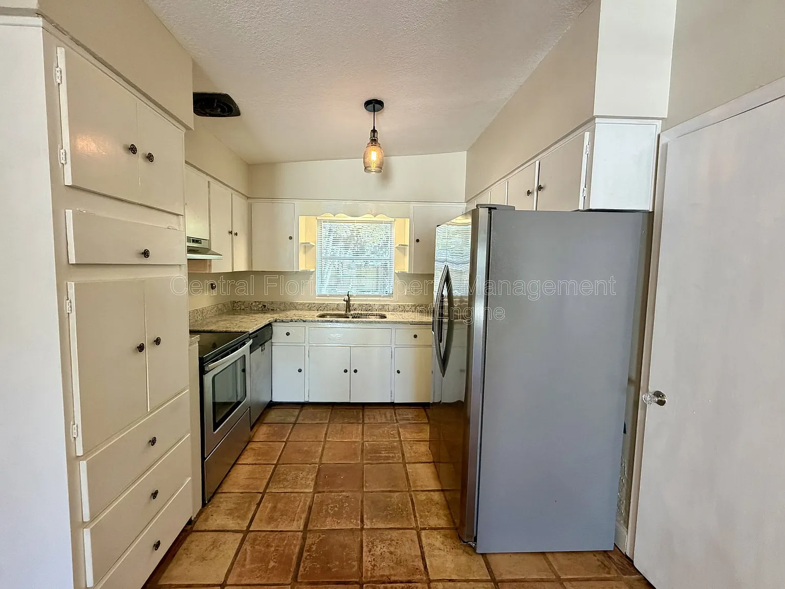 2 bed, 1.0 bath, 1285 sqft, $2,100 — Photo 3
