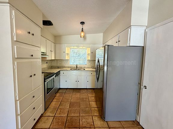 3rd image of 2619 E Washington St