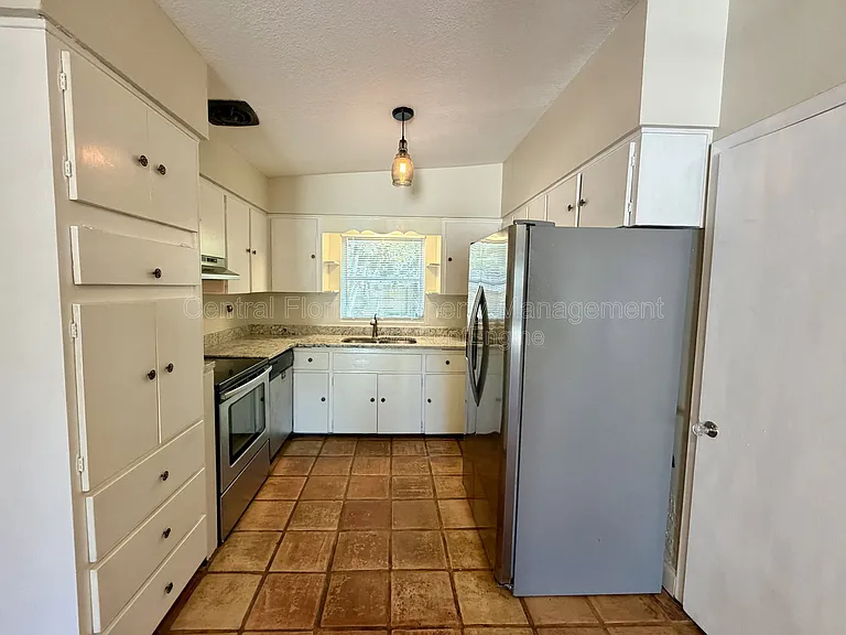 2619 E Washington St — Photo 3