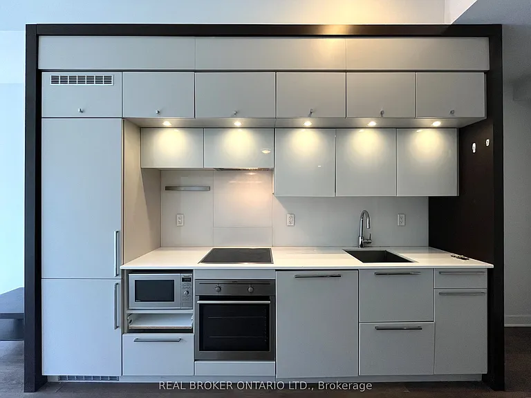 15 Grenville St #401 — Photo 4