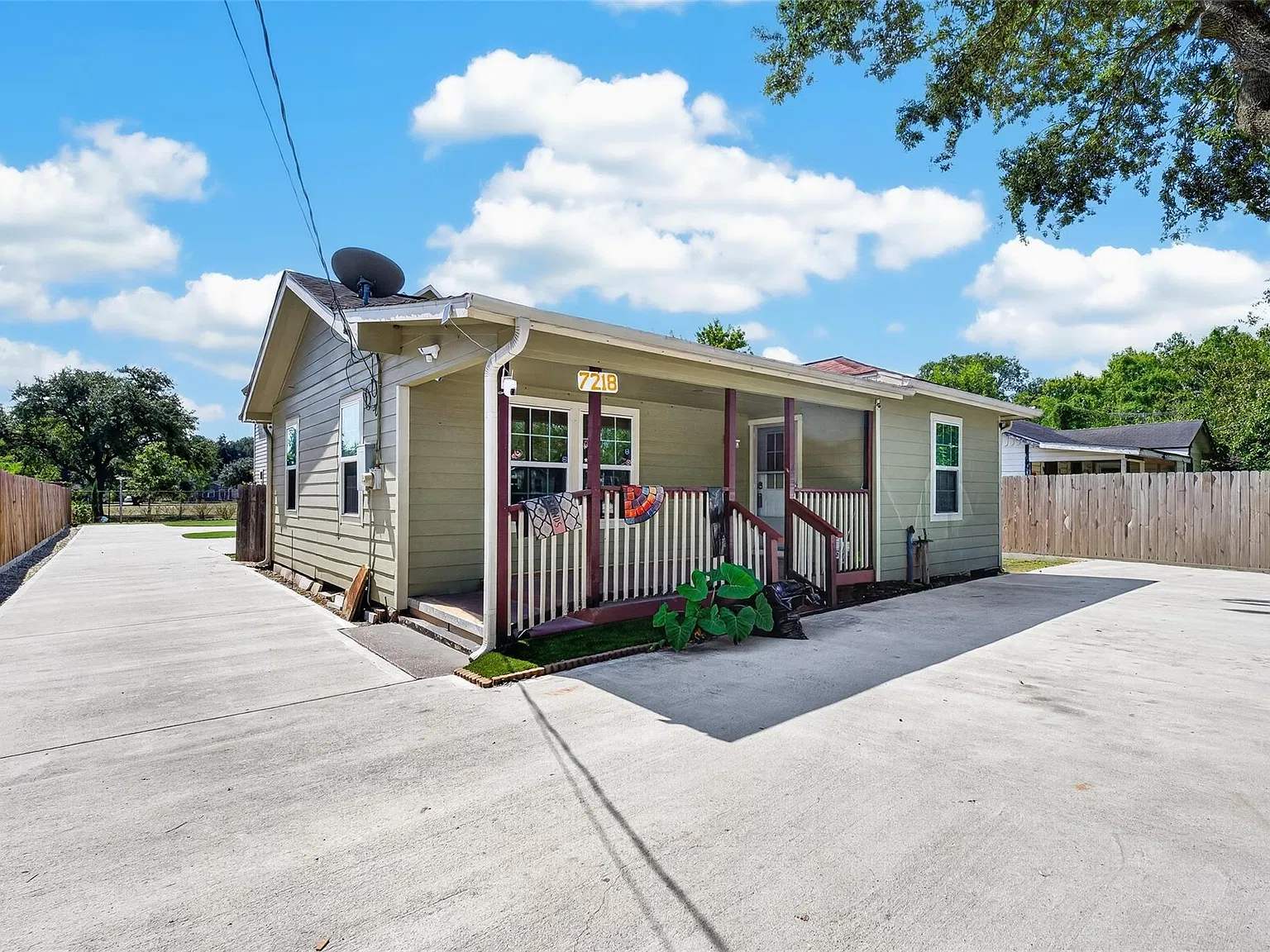 2 bed, 1.0 bath, 968 sqft, $1,450 — Photo 2