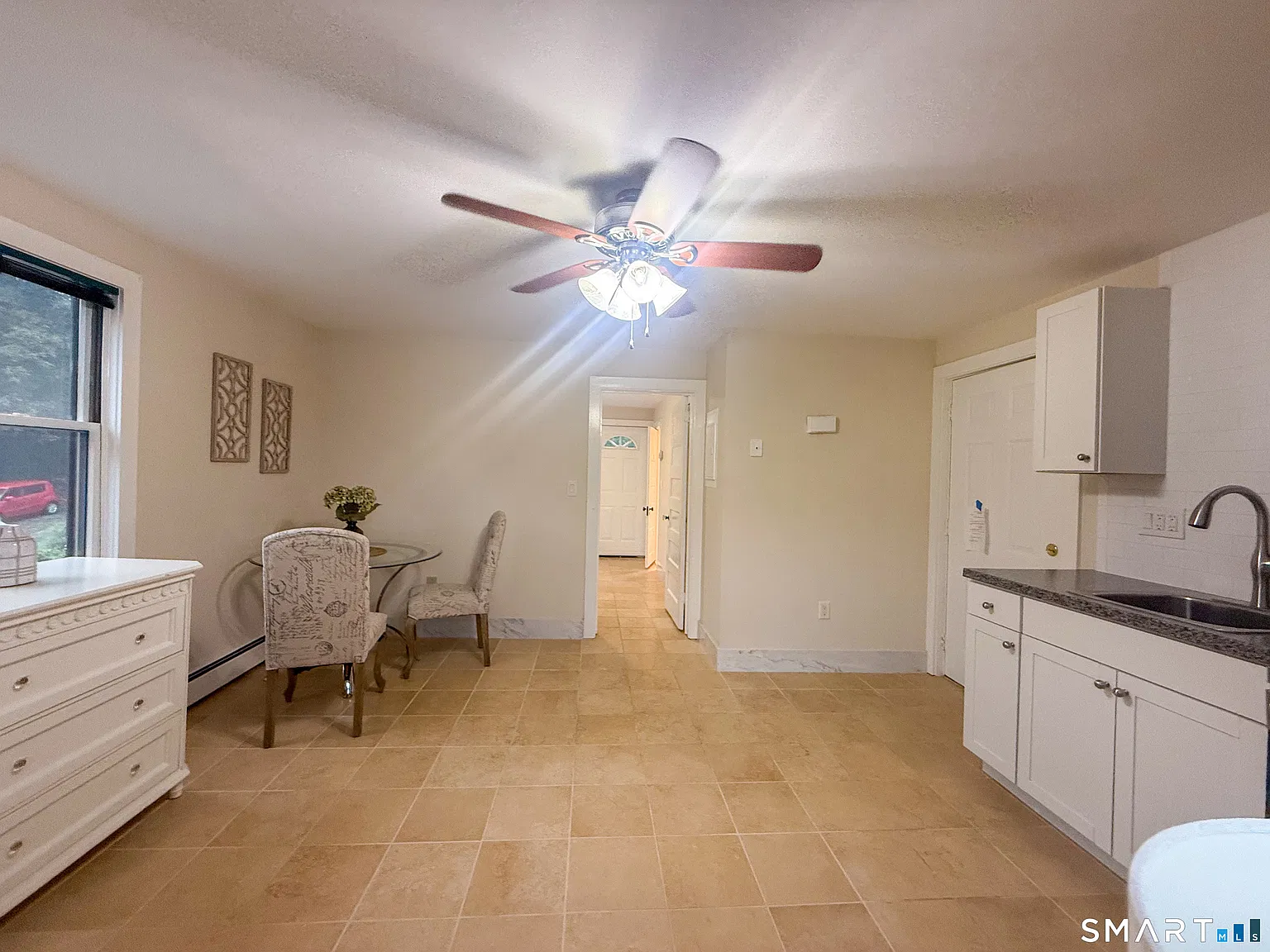 1 bed, 1.0 bath, 3379 sqft, $1,295 — Photo 3