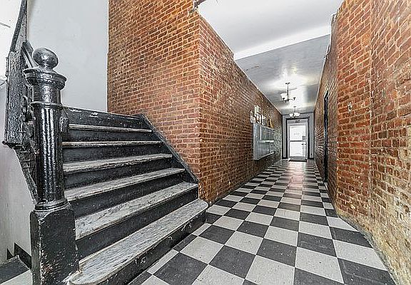 5th image of 235 E 117th St APT 6A
