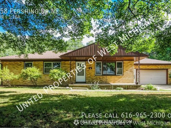 158 Pershing Dr NE