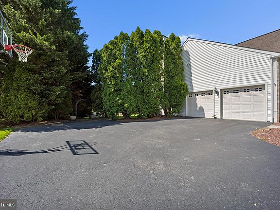 4th image of 12 Canary Ct