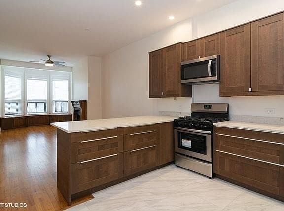 5th image of 1701 N Clybourn Ave #2