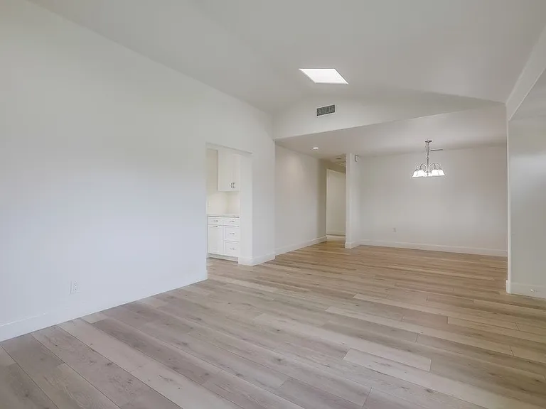 19312 Harding Ln — Photo 14