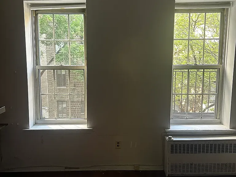 210 E 21st St #3C — Photo 2