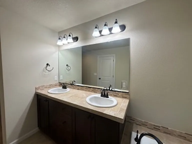 10136 SW Barber St — Photo 36