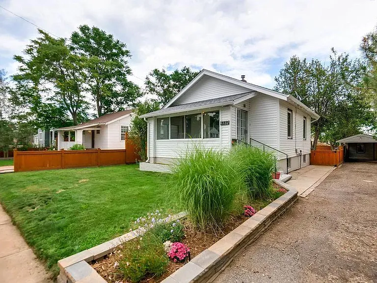 4732 Beach Ct — Photo 2