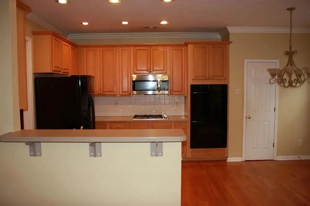 4 bed, 2.5 bath, 2514 sqft, $3,200 — Photo 4