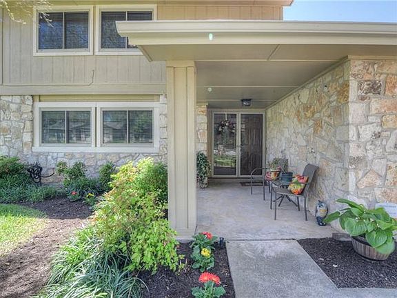 3rd image of 2407 Stone River Dr