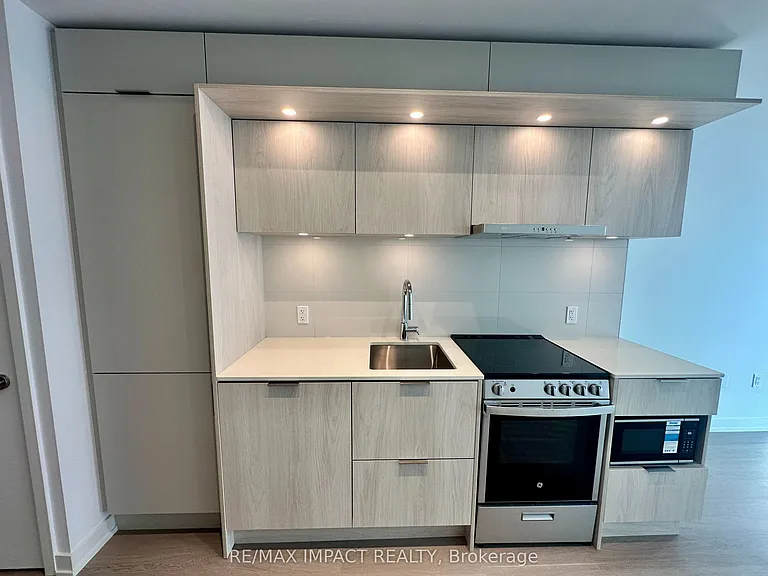 448 Burnhamthorpe Rd W — Photo 17