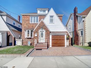 569 Monroe Pl, Ridgefield, NJ