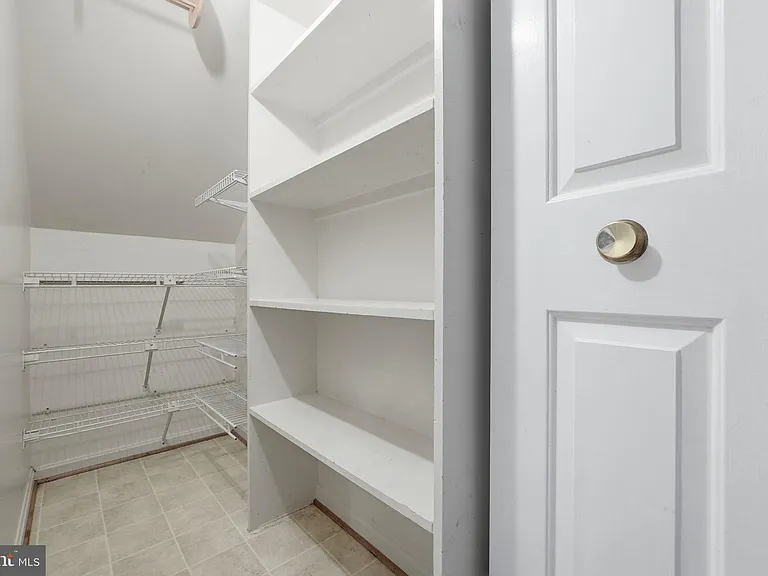 8715 Delcris Dr — Photo 30