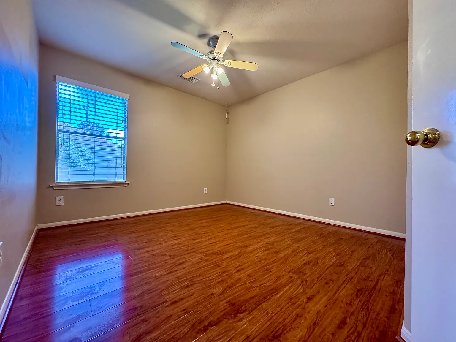 3 bed, 1904 sqft, $2,000 — Photo 3