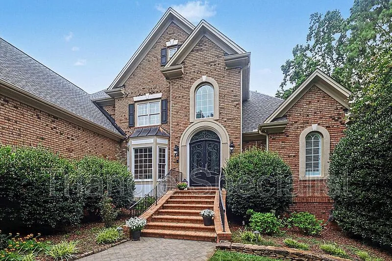 4 bed, 5.5 bath, 5767 sqft, $6,000 — Photo 3