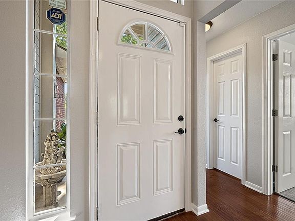 3rd image of 403 Willowbrook Dr