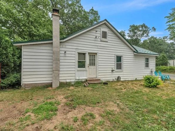 25 Eagle St, Southwick, MA 01077