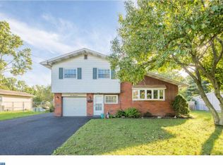 526 Beverly Dr, Magnolia, NJ 08049