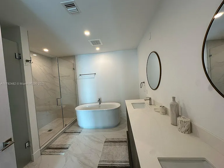 17550 Collins Ave #902 — Photo 11