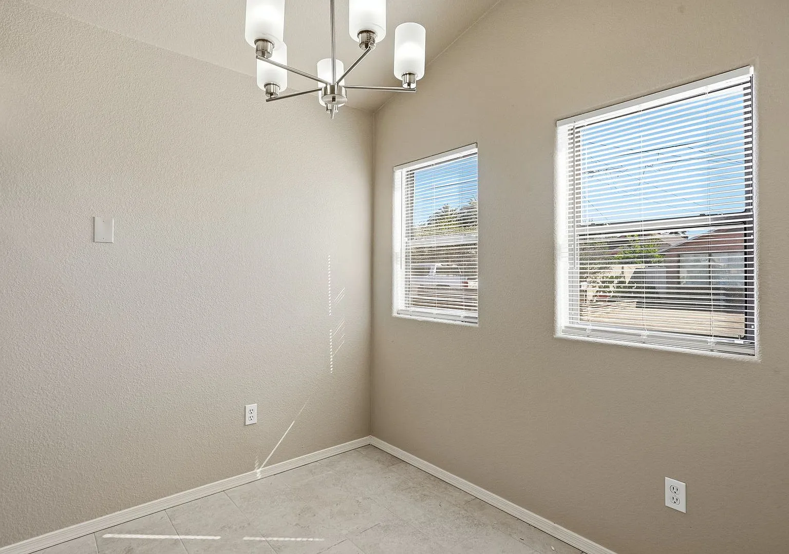 811 E. Caddie St. — Photo 4