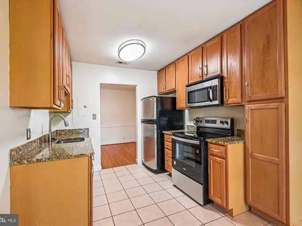 300 Hilltop Ln #300I, Annapolis, MD 21403