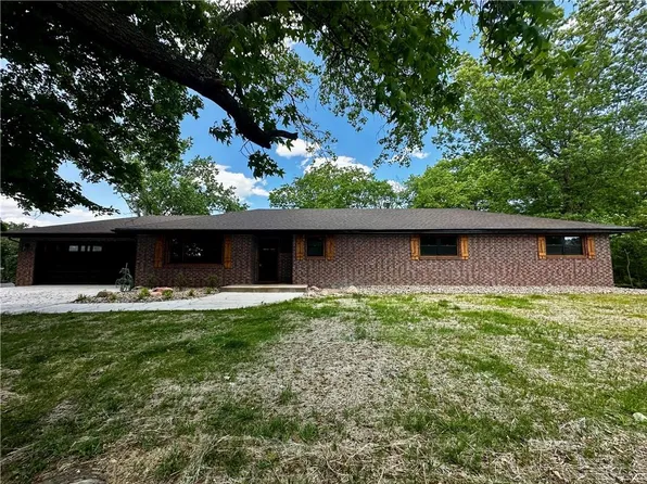 909 Bell Dr, Excelsior Springs, MO 64024