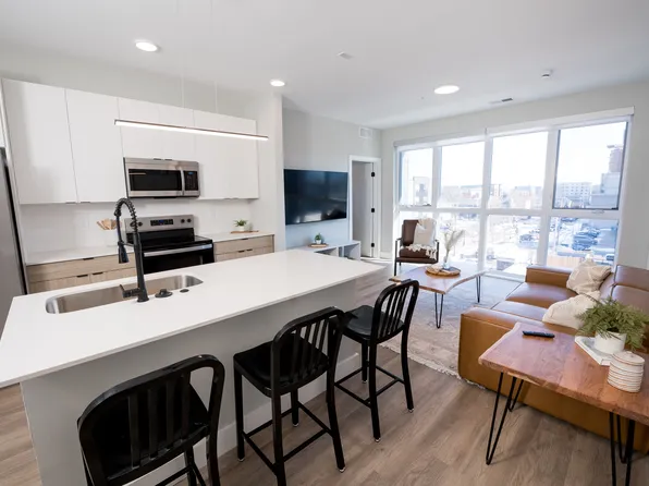 102 E Healey St #205, Champaign, IL 61820