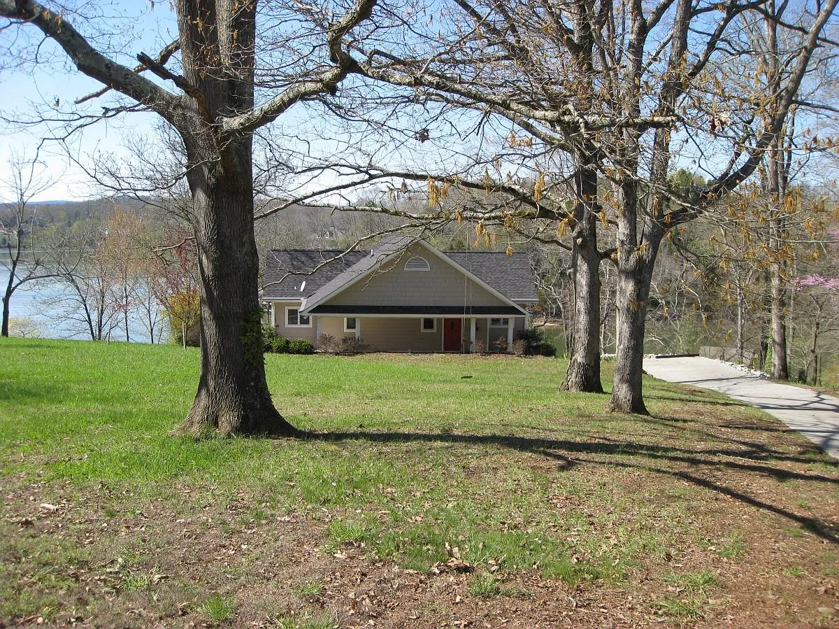 Building Photo - 104 Hilltop Dr