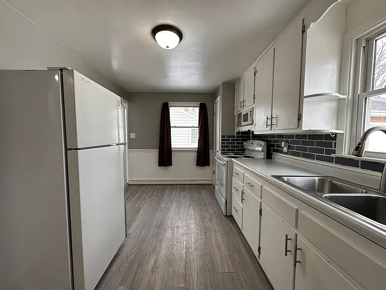 335 14th Ave — Photo 4