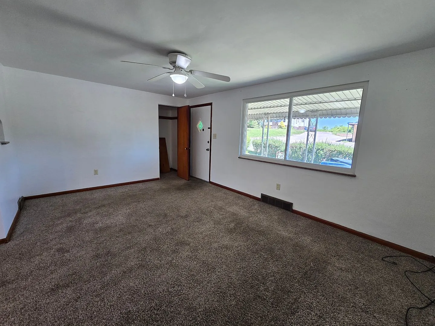 2 Bedroom Brick Ranch Home - Available NOW! — Photo 2