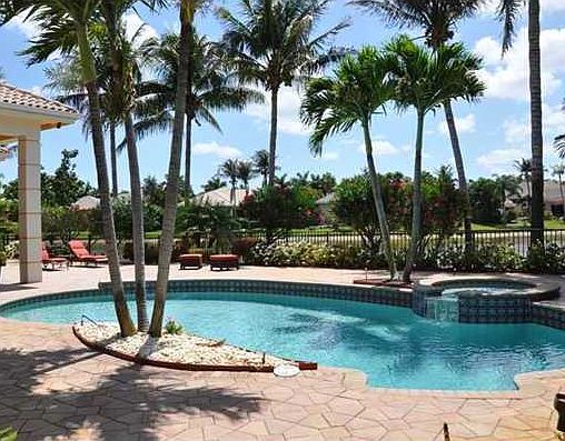 Home For Sale In Woodfield Country Club